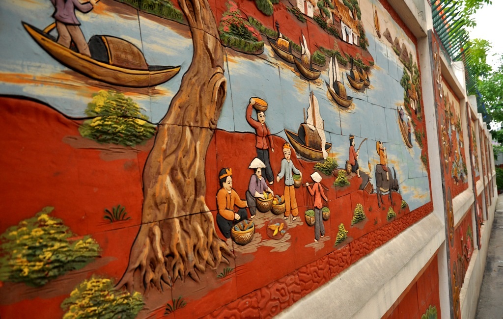 
Đoạn đường gồm 22 bức tranh, với tổng chi phí vào khoảng 100 triệu đồng, trong đó mỗi gia đình đóng góp từ 3 – 5 triệu.
