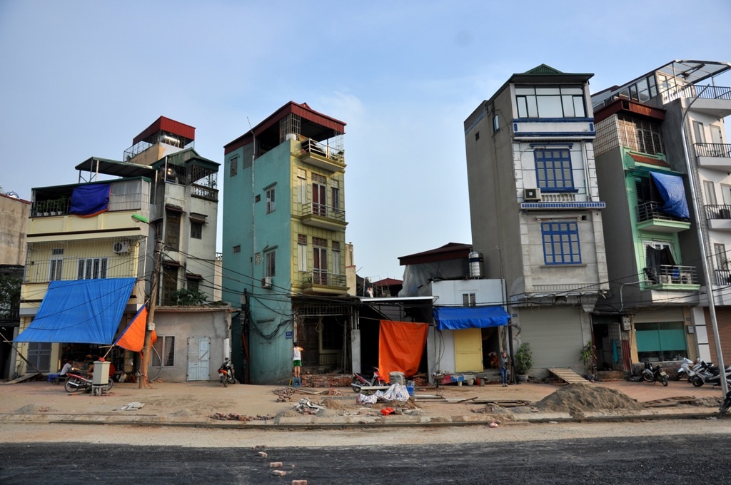 Nhà dân biến thành "hầm" sau dự án đường đắt kỷ lục ở Hà Nội - 14
