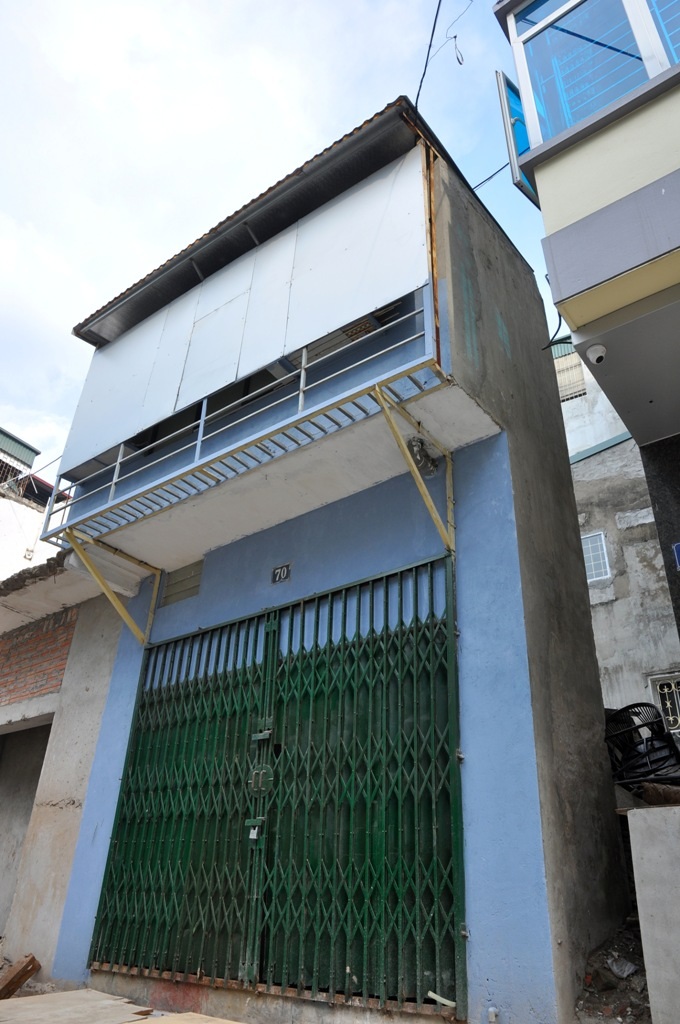 
Hầu hết các ngôi nhà siêu mỏng, siêu méo đều nằm ở vị trí mặt phố có vị trí kinh doanh đẹp, mang về siêu lợi nhuận cho gia chủ nên được tận dụng để mở cửa hàng hoặc cho thuê.
