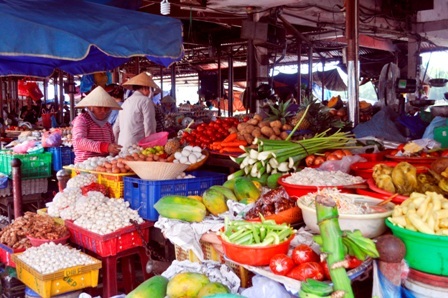 Các mặt hàng trong chợ Hội An