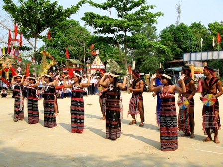 Độc đáo vũ điệu “tung tung za zá” của đồng bào Cơtu – Quảng Nam - 9 Độc đáo vũ điệu “tung tung za zá” của đồng bào Cơtu – Quảng Nam - 9