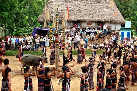 Độc đáo vũ điệu “tung tung za zá” của đồng bào Cơtu – Quảng Nam - 14 Độc đáo vũ điệu “tung tung za zá” của đồng bào Cơtu – Quảng Nam - 14