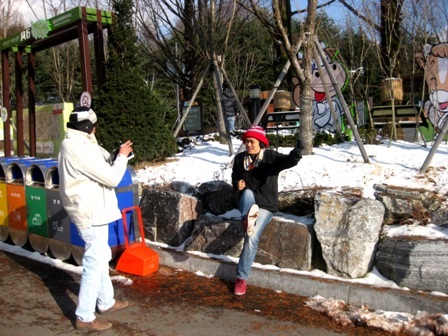 Du khách tham quan ở núi Seorak vào mùa đông