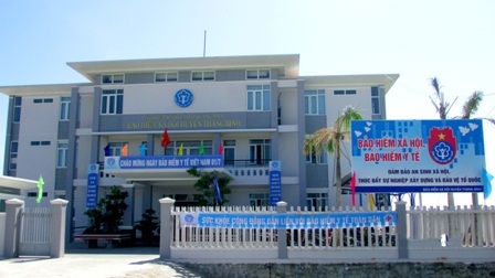 Tuyên truyền chính sách BHXH, BHYT đến tận khu phố, khu dân cư - 3 Tuyên truyền trực quang dưới các hình thức tại trụ sở BHXH huyện Thăng Bình