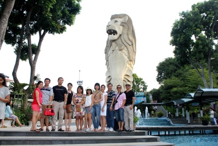 Du khách Việt tham quan Sentosa