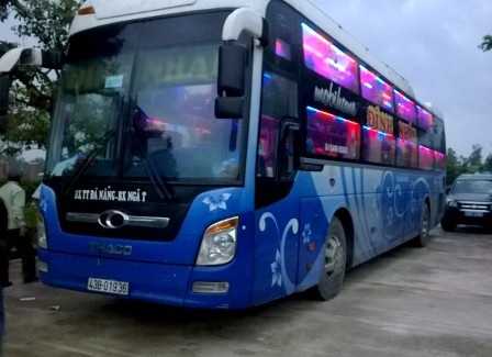 CSGT Quảng Nam bắt giữ nhiều tấn hàng lậu - 1 Chiếc xe khách chở hàng lậu