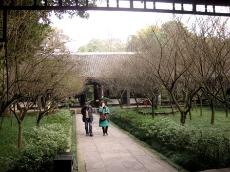 Du khách tham quan Thảo Đường