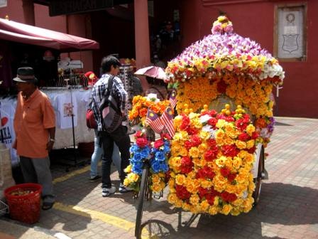 Những xe hoa trishaw sặc sỡ