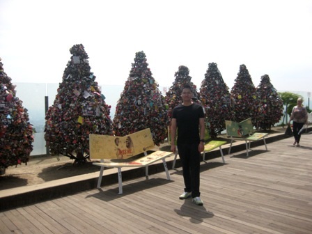 Ổ khóa tình yêu trĩu nặng