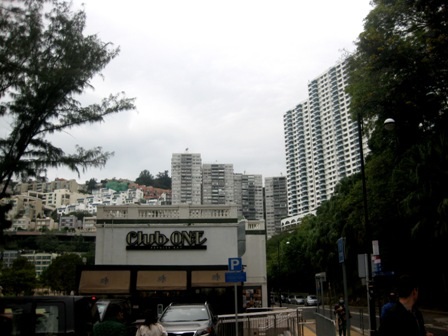 Từ Vịnh Nước Cạn có thể quan sát các tòa cao ốc ở Hồng Kông