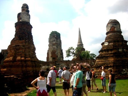 Du khách tham quan Ayutthaya