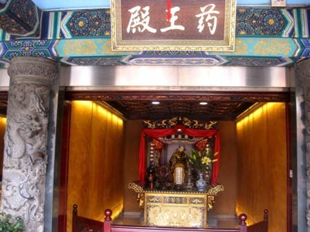 Thăm ngôi đền linh thiêng nhất ở Hồng Kông - 8