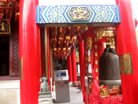 Thăm ngôi đền linh thiêng nhất ở Hồng Kông - 4