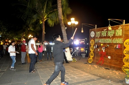 Trò chơi bịt mắt đập niêu