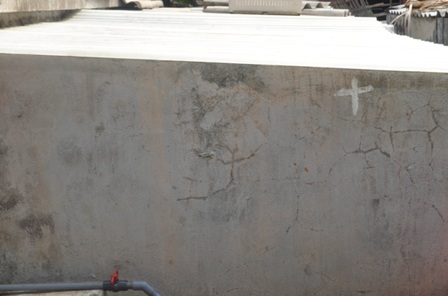 Các bể xi măng dùng để ủ mắm, bể lớn có dùng tích từ 12-14 tấn cá