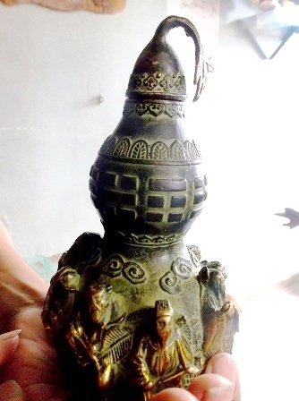 8 Vĩ bác tiên được điêu khắc xung quanh bình hồ lô