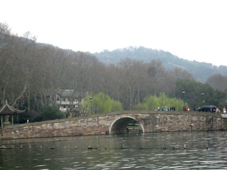 Cảnh đẹp Tây Hồ làm mê hoặc du khách