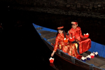 
Thả hoa đăng trên Sông Hoài
