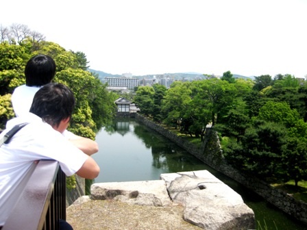 Hoàng cung với nhiều ao, hồ lớn nhỏ rất thoáng mát