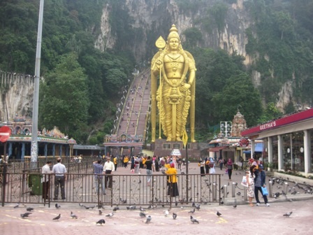 Tham quan thánh địa động Batu ở Malaysia - 2