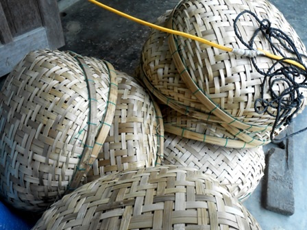 Rổ bộng, to chừng 1 thước 6, được nhiều người chọn lựa