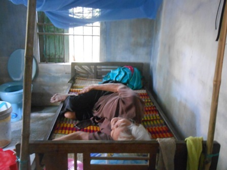 Dù bị liệt nhưng cụ Võ Thị Bôi cũng bị kẻ xấu trộm cắp 5 triệu đồng