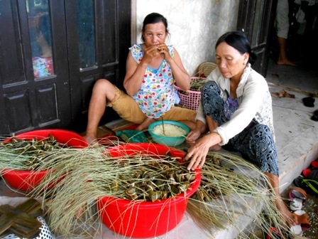 Một người gói chuyên nghiệp có thể đạt hơn 1.000 cái/ngày