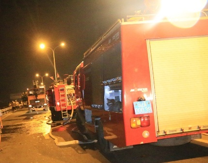 Lực lượng PCCC có mặt để dập tắt đám cháy