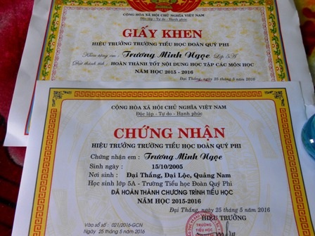 Giấy khen của Ngọc mới lãnh về rồi lại vội vã đi viện vì bệnh trở nặng