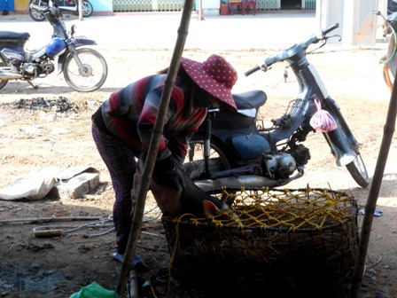 Những người phụ nữ làm nghề... bế “Trư Bát Giới” thuê - 4