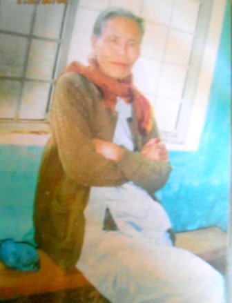 Cụ bà Đinh Thị Hồng, một trong những lớp người đi trước, người thuộc rất nhiều bài vè về làng mình