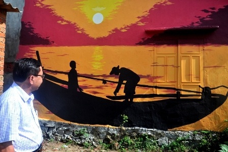 Ngỡ ngàng những bức họa độc đáo “đậu” trên tường ở làng chài Tam Kỳ - 2 Ngỡ ngàng những bức họa độc đáo “đậu” trên tường ở làng chài Tam Kỳ - 2