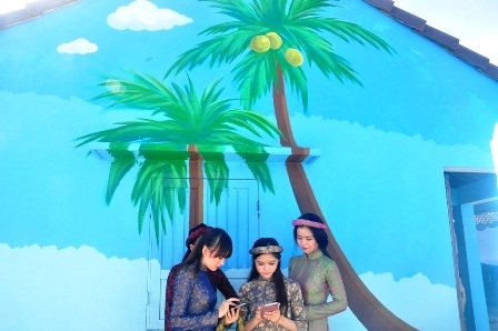 “Làng bích họa” góp phần vào phát triển văn hóa du lịch ở địa phương - 6
