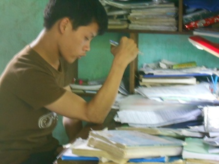 
Ý chí kiên cường, tinh thần hiếu học của em Hùng Anh khiến nhiều người cảm phục.
