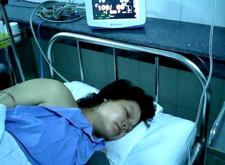 Một trường hợp nhau thai “cài răng lược” ăn gần thủng tử cung - 1 Sản phụ Vũ Thị H. đang phục hồi sức khỏe tốt. (Ảnh: B.T.)