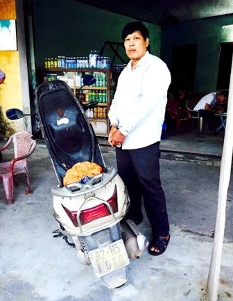 Đối tượng Dần cùng tang vật vụ án. (Ảnh: CTV).