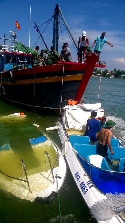 3 ca nô du lịch cùng bị chìm trong đêm - 5