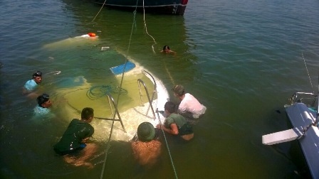 3 ca nô du lịch cùng bị chìm trong đêm - 4