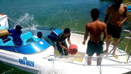 3 ca nô du lịch cùng bị chìm trong đêm - 3