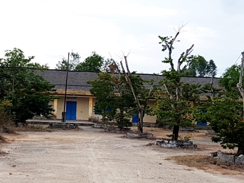 Trần tình của hiệu trưởng ngôi trường có 2 học sinh đỗ tốt nghiệp - 2
Khu vực trường nằm trong diện giải tỏa nhưng chưa được đền bù nên trường vẫn tiếp tục duy trì hoạt động dù rất khó khăn