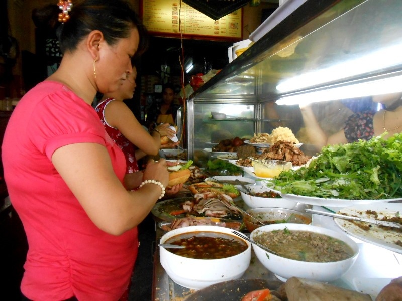 Chính sự hòa quyện các loại nhân cùng nước sốt đặc biệt đã làm nên hương vị