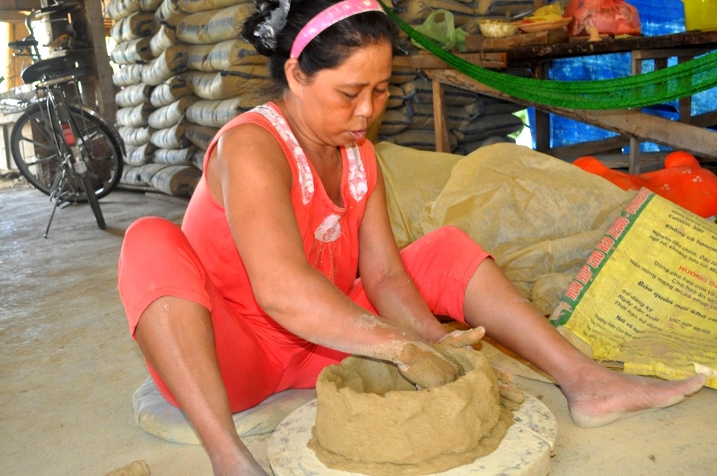 Bà Võ Thị Sương - người giữ lửa làng nghề gốm Quế An