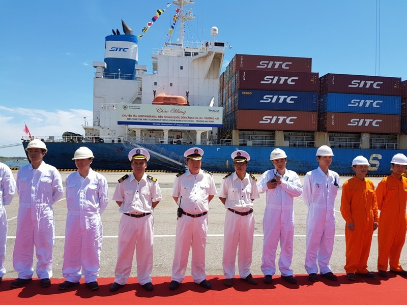 Khai trương tuyến hàng hải quốc tế Hàn Quốc đến Chu Lai - 1 Tàu hàng 20 ngàn tấn từ Hàn Quốc cập bến cảng Tam Hiệp để bốc dỡ hàng hóa