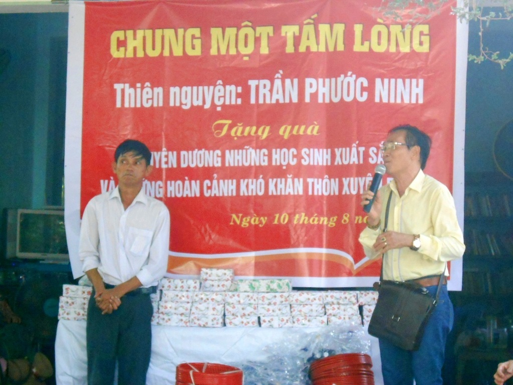 Với mong muốn tri ân, giúp đỡ quê hương, anh Ninh đã cùng các nhà hảo tâm, bạn bè gần xa góp chút công sức
