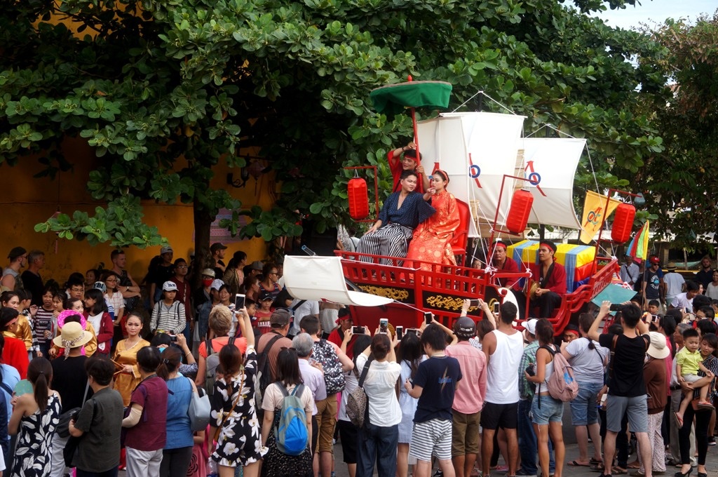 Múa rước đưa bà về nhà chồng Nagasaki Nhật Bản