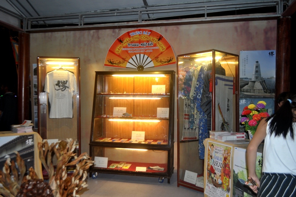 Trưng bày sản phẩm thủ công mỹ nghệ từ Nhật Bản