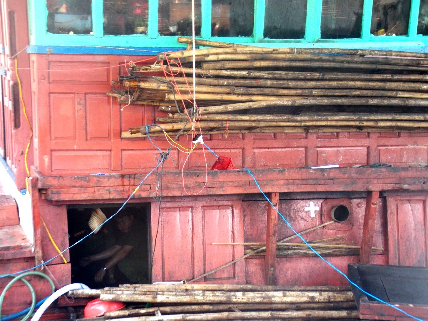 Nơi xuất phát ngọn lửa trên con tàu được dự đoán ở khu vực hầm máy