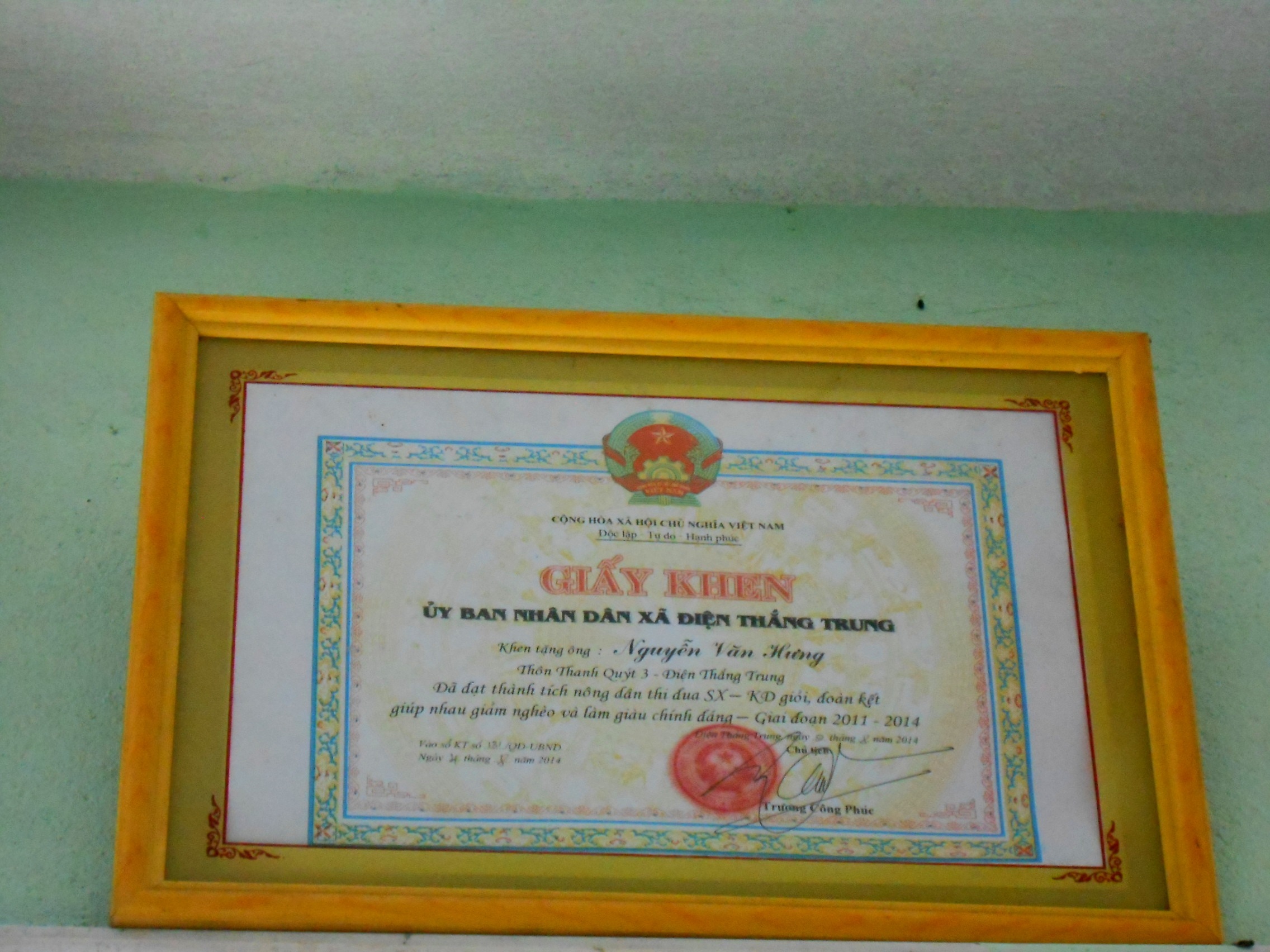 Giấy khen các cấp, hội giành cho sự nỗ lực và cố gắng vươn lên của ông