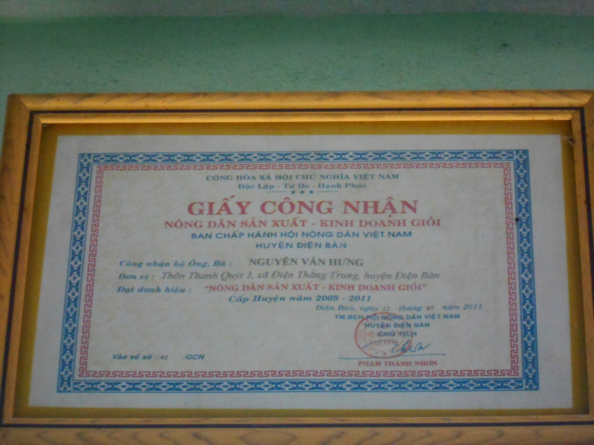 Vươn lên làm giàu nhờ nuôi dế - 5