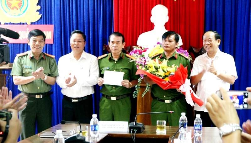 Thêm 5 đối tượng vụ phá rừng pơmu ra đầu thú - 2 Lãnh đạo tỉnh Quảng Nam thưởng nóng ban chuyên án vụ phá rừng pơmu